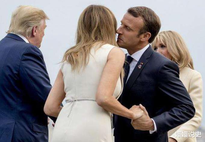 『埃马纽埃尔·马克龙』66岁布丽吉特好幸福！结婚多年依旧十指紧扣，被总统宠成小女孩