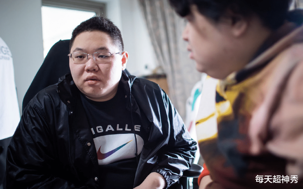 #estar战队#英雄联盟：ES止步八强，赛后现场返图曝光，PDD略显落寞