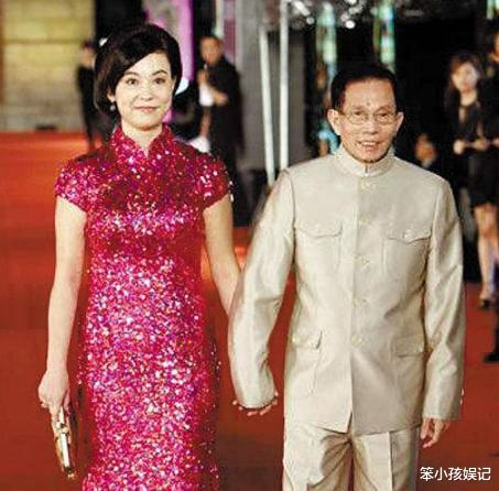 眼妆|2001年，刘家良突袭小娇妻被阻，进屋发现妻子男上司坠楼身亡