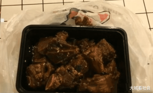 大城看社会|外卖员送餐不对版，老板回复没出单，顾客怀疑被赚差价