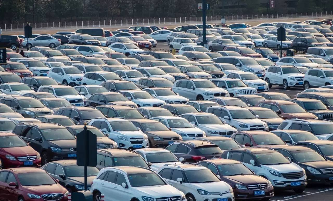 「奥迪A6」上海二手车市场现状惨淡,奥迪A6三万都没人买,老板要急白头!