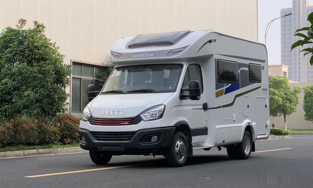 『房车』采用全铝车身的房车见过吗？车高不到3米全家都能玩，性价比挺高
