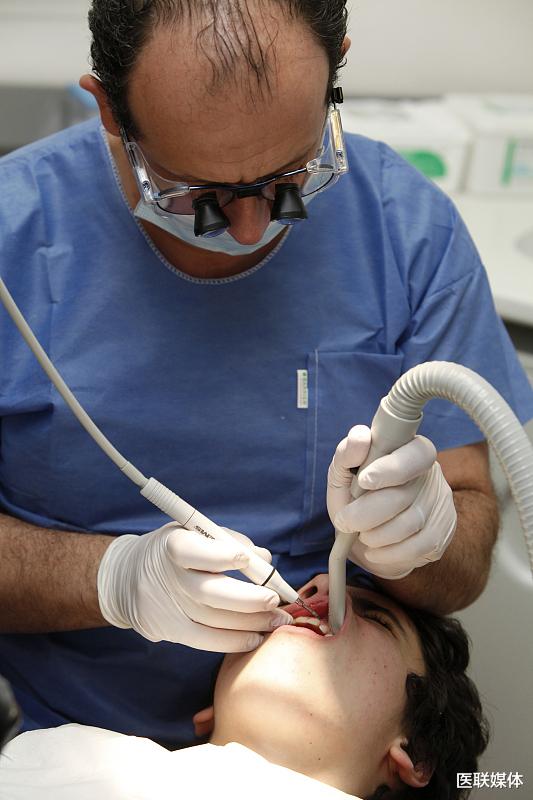 ##牙齿总有这4个表现，或预示疾病“来袭”，可不能小瞧了