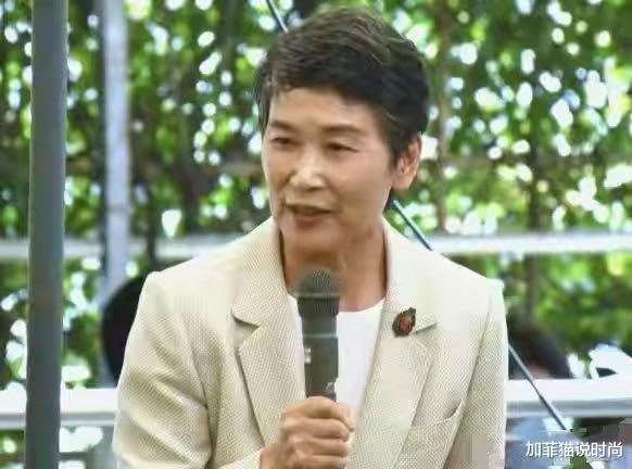 西装|日本新第一夫人身段迷人！穿米色西装端庄优雅，留花白短发真低调