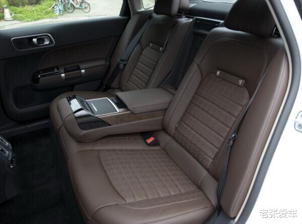 雪铁龙C6■一箱油跑997Km，开它比奥迪A6舒服，可惜从56万跌到17万，没人识