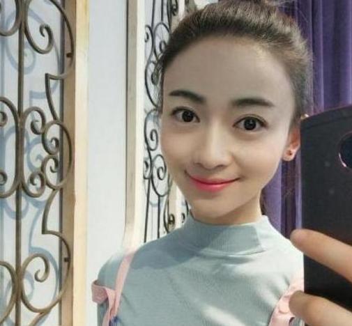 【】晒晒吴谨言现实中的家，家里弄个铁网当装饰品，这设计还是头次见