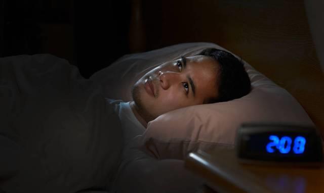 『肝脏』夜晚睡觉若出现5种症状,或是肝已病变,一个不占,肝还算健康