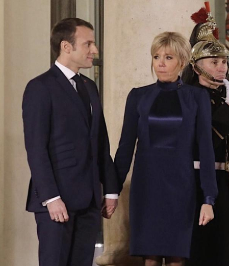 埃马纽埃尔·马克龙|换发型如换脸！68岁法国第一夫人盘起头发穿上礼服，和马克龙同框太惊艳