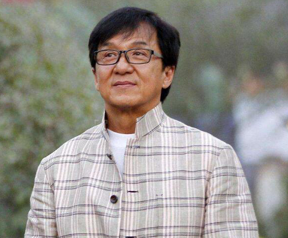 「大闸蟹」成龙的海鲜店开张了,2人吃100只“大闸蟹”,看到账单后却懵了!