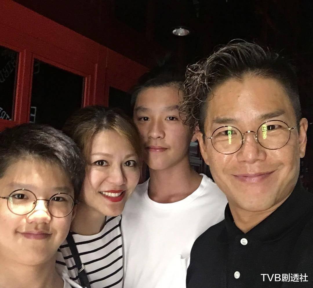 林晓峰|宣布离婚！香港著名演员结束与妻子18年婚姻，去年还在节目中大秀恩爱