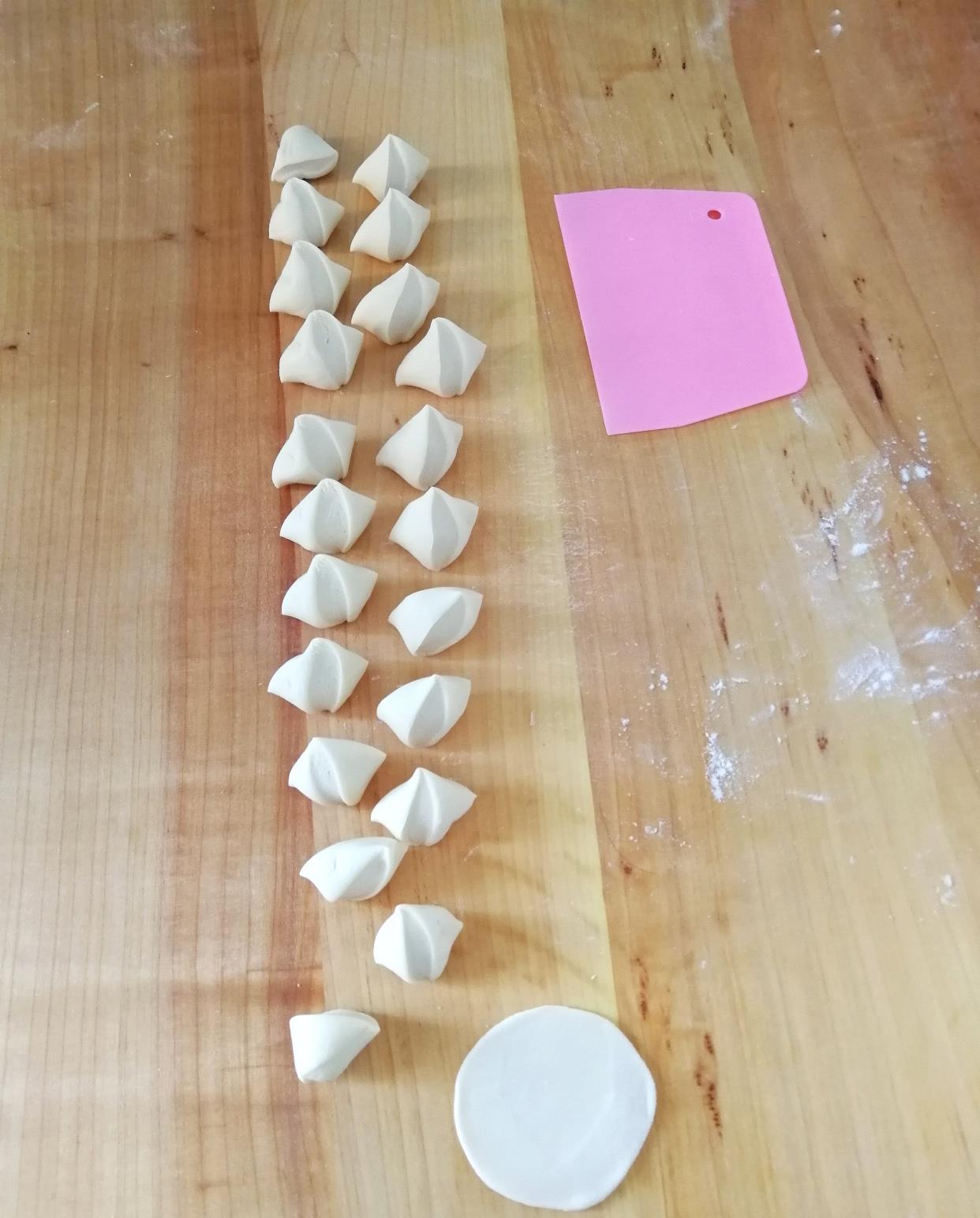 【韭菜饺子】三月份抓紧吃这菜，手脚冰凉最怕它，隔三差五吃一次，一年都健康