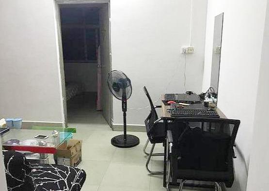 「深圳市」参观妹妹在深圳的出租房，卧室只有巴掌大，卫生间真是吓到我了