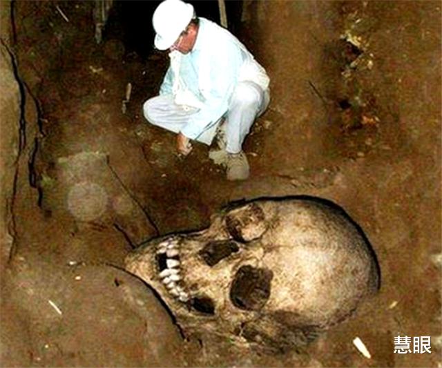 『考古学家』千年之吻被拆开，这一吻就是2800年，考古现场震撼无数人！