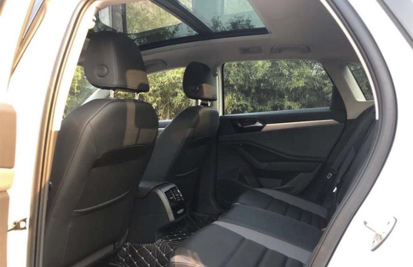 「大众速腾」都是1.2T发动机，都是前后独立悬挂，价格也相似，速腾和雷凌选谁