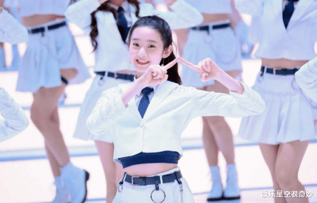 黄子韬|张艺凡身高数据有水分？与黄子韬站在一起时，身高差距有点明显