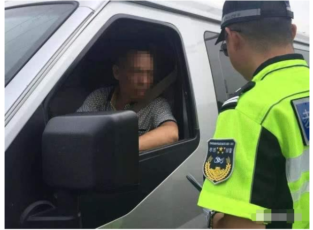 面包车|“亮窗行动”绝不手软，这3类车抓到罚200，希望没有你