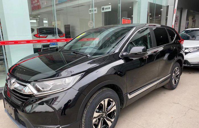 「本田CRV」先开本田CRV,再开表弟的红旗HS5,车主:对比后一目了然