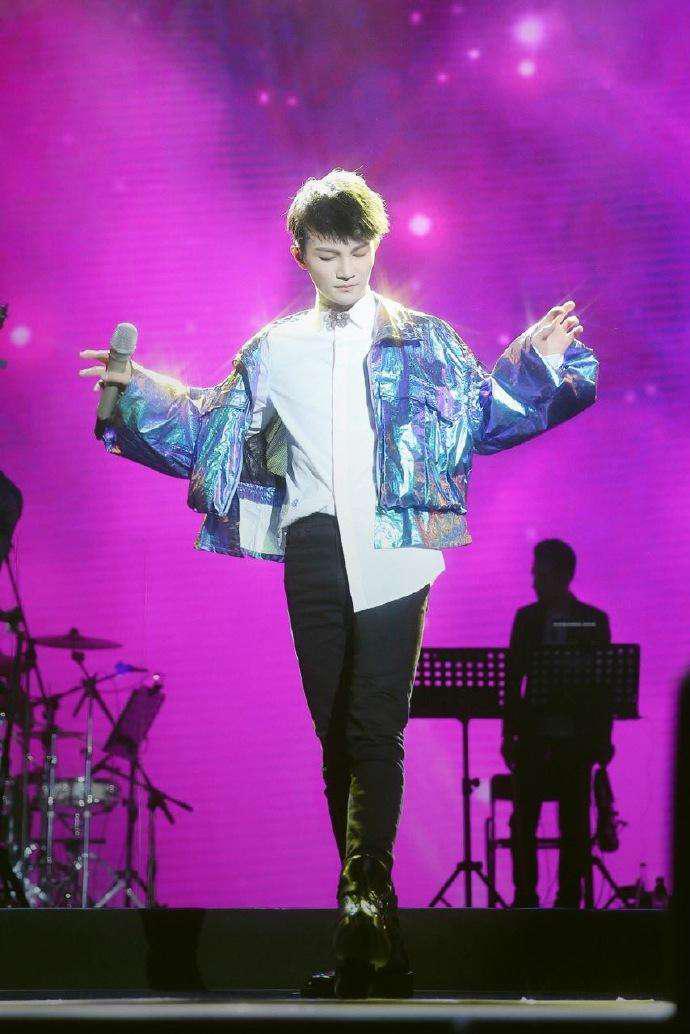 周深|努力追求自己的梦想，严格要求自己，周深终于成为乐坛一匹黑马