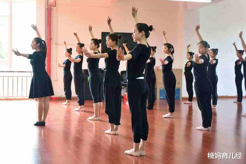 大学|大学里“阴盛阳衰”的5个专业，尤其第4个专业，男生被全班团宠