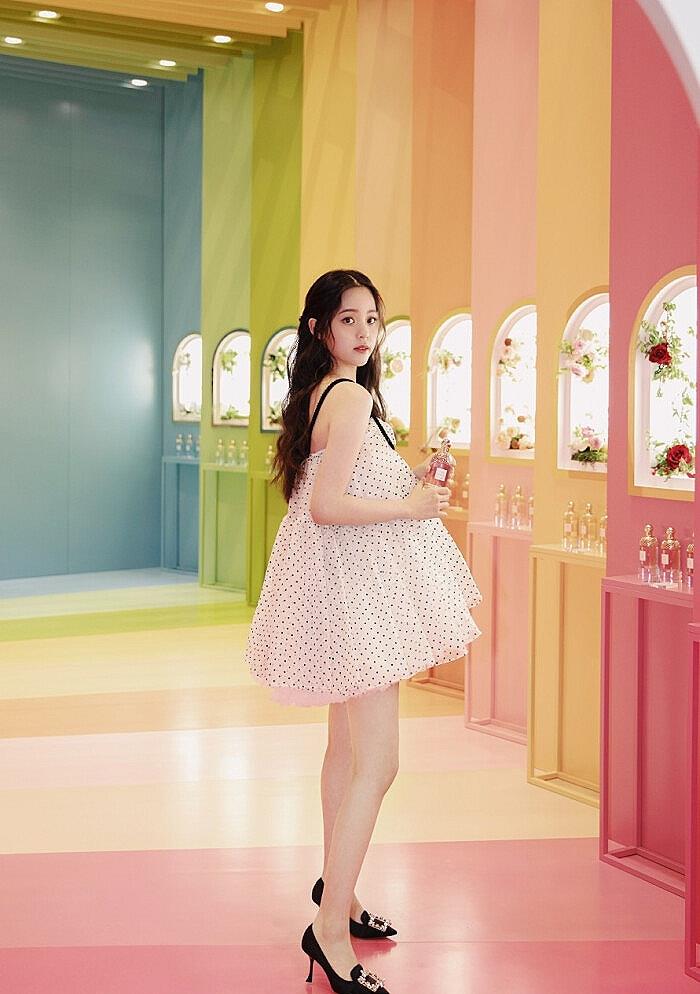 陈钰琪■看了陈钰琪穿的公主蓬蓬裙，再看欧阳娜娜，才发现差别有多大！