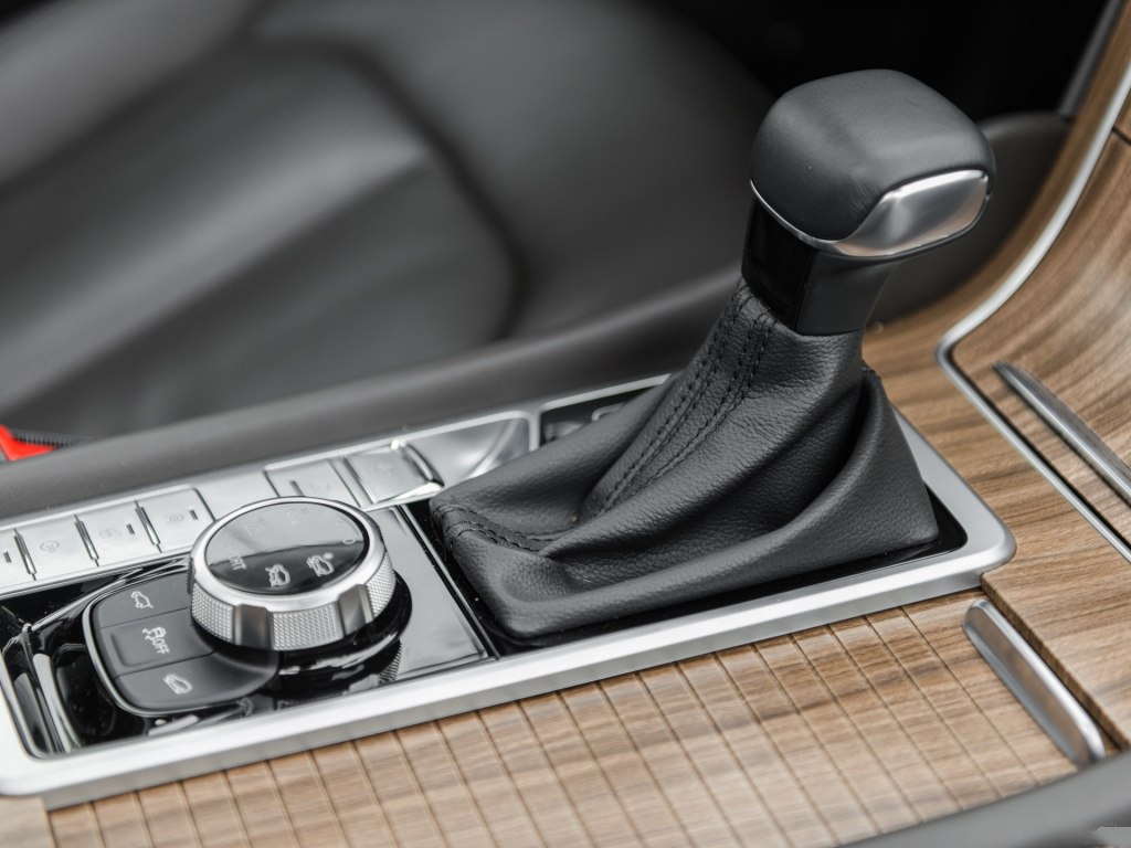 荣威rx8@越野车就看它，比普拉多霸气，顶配才20万，坐拥差速锁