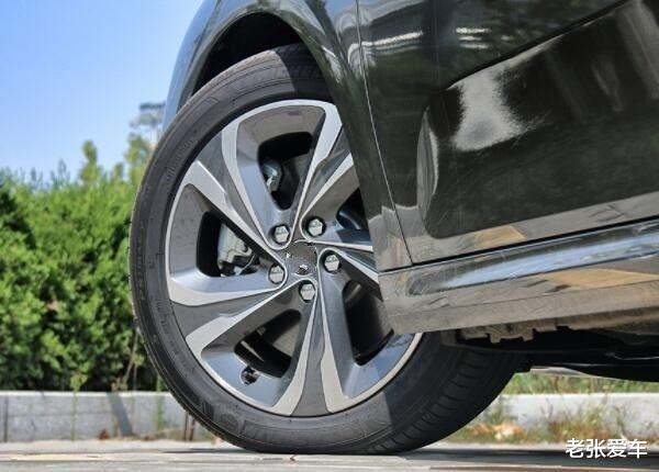 雪铁龙C6■一箱油跑997Km，开它比奥迪A6舒服，可惜从56万跌到17万，没人识