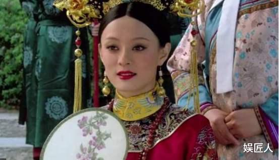 诗妮娜|诗妮娜学到甄嬛精髓了？复古大红唇黑化霸气，不声不吭成后宫赢家