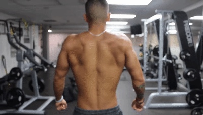 【】想要胸练大,先把背练好