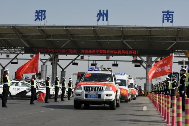 杭州▲看哭了!儿子援鄂归来,老母亲高速护栏外挥手迎接:我只想默默看一眼儿子