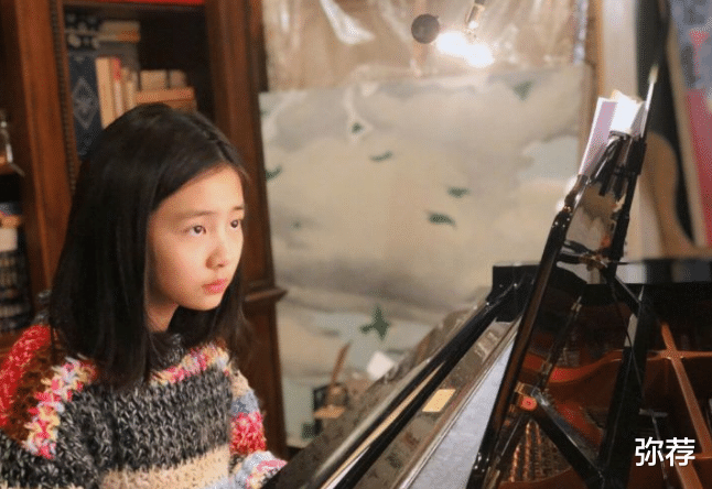 黄磊|黄磊女儿13岁上高中引热议，普通人别学他容易自卑