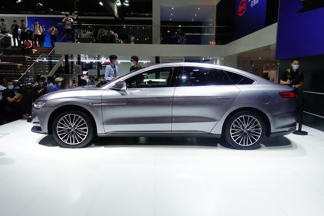 「比亚迪汉」比亚迪汉DM正式发布，加速仅4.7s、预售价23万，Model 3慌了？