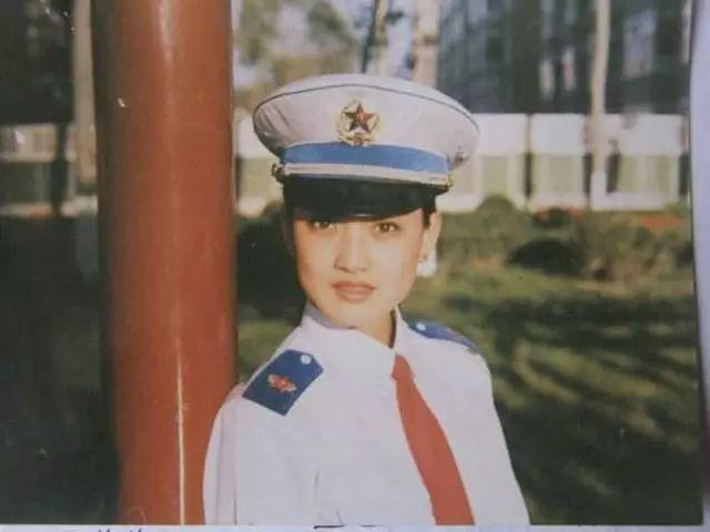 牛莉|13岁夺冠，8登春晚，24岁嫁豪门，42岁获得影后，今47岁活成少女