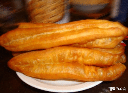 「炸油条」八旬奶奶的炸油条方法，用泡打粉，小苏打全错，用“它”金黄酥脆