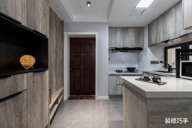 |他家装修真另类！客厅舍弃电视，厨房做开放式，反而又漂亮又实用