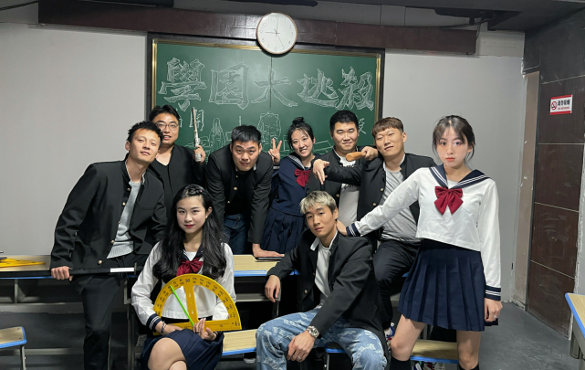 韦世豪|不良高中生！恒大前锋重返校园，未婚妻穿“JK制服”调侃韦世豪