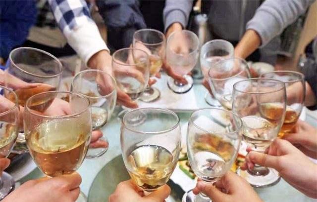 |工作太拼命的人，往往是最吃亏的，过来人告诉你：傻瓜才拼命