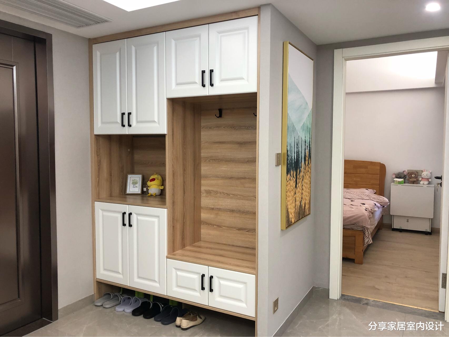 []朋友家刚乔迁的新房，不做电视墙也很漂亮，入户鞋柜非常实用！