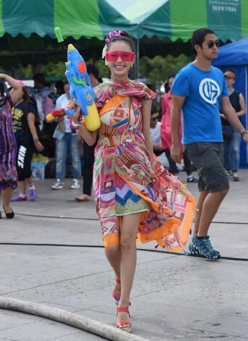 佟丽娅:佟丽娅十年前照片,还未结婚生子的她,异域风情