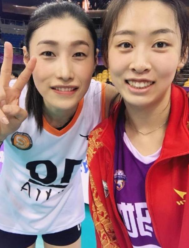 『颜妮』中国女排的最新大合照，颜妮退出国家队基本证实，梅笑寒瘦了很多