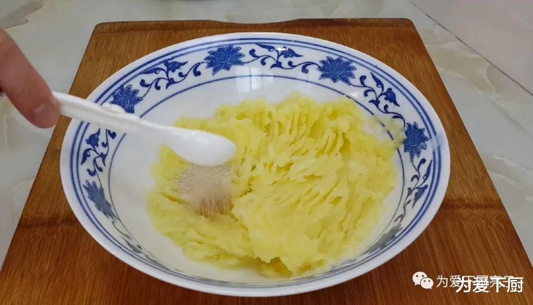 [土豆]土豆别再炒着吃了，锅里烙一烙，比馒头饼干好吃，学会都能开店了