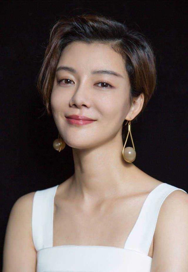 闫妮|从4位离过婚的女艺人当中，选出你最中意的那位，你会选哪个？