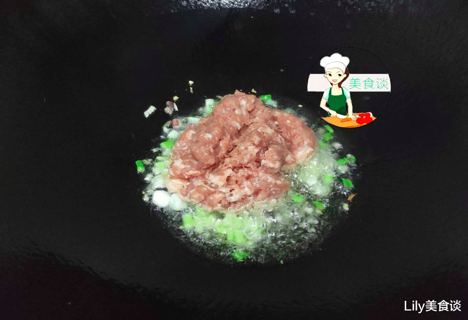 「蒸菜」热天，鸡蛋和它是绝配，蒸一蒸，10分钟出锅，又鲜又嫩，家人爱吃