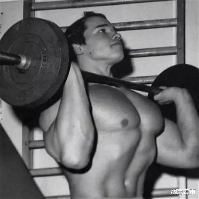 #阿诺德·施瓦辛格#硬汉施瓦辛格：开着坦克亮相发布会，年过7旬再次做“换心”手术