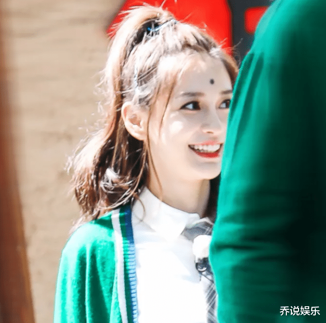 『关晓彤』《奔跑吧》开录，关10级滤镜拍Baby和关晓彤，看清差别很意外