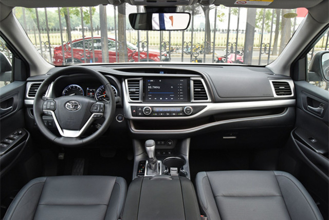 红旗h9|被国人捧红，入华十年仍是爆款，2.0T+四驱带七座，还标配8气囊