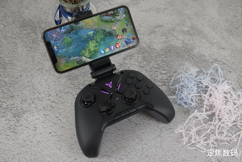 |比智能手机更懂创新，号称手柄界的苹果，飞智八爪鱼2上手体验