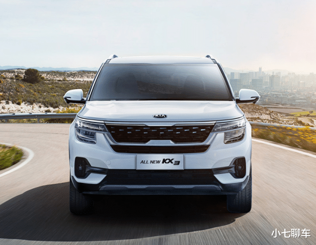 『起亚傲跑』起亚终于“低头”了！搭四缸发动机，油耗5.4L，比本田XRV好看