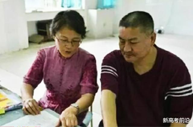 孔乙己：偏执狂梁实，23次参加高考，非本一不上，是当代范进还是孔乙己？