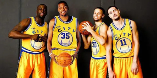 凯文·杜兰特|当年杜兰特加盟勇士队，其他29支球队有多大反应？詹姆斯只说了两个字！