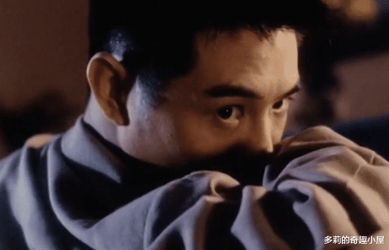 「李连杰」1989年，李连杰和周星驰合拍了此片，女主角是个超级大美女